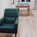 Kaylee Lounge
