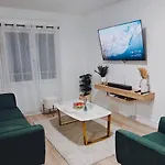 Kaylee Lounge